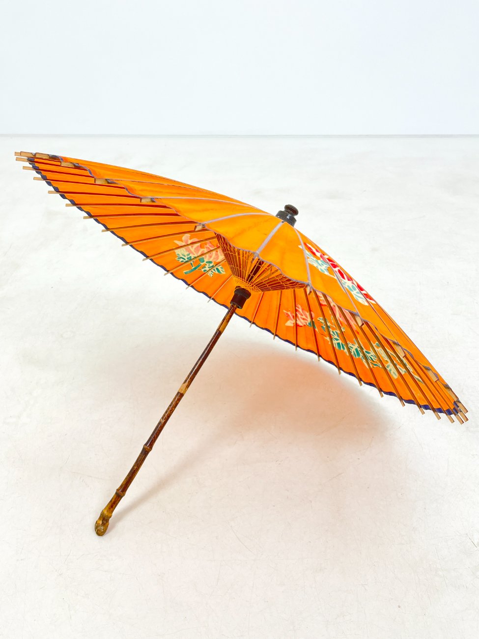 HN1857-kita-2 Rytietiškas skėtis iš bambuko ir popieriaus 80x80x63 cm