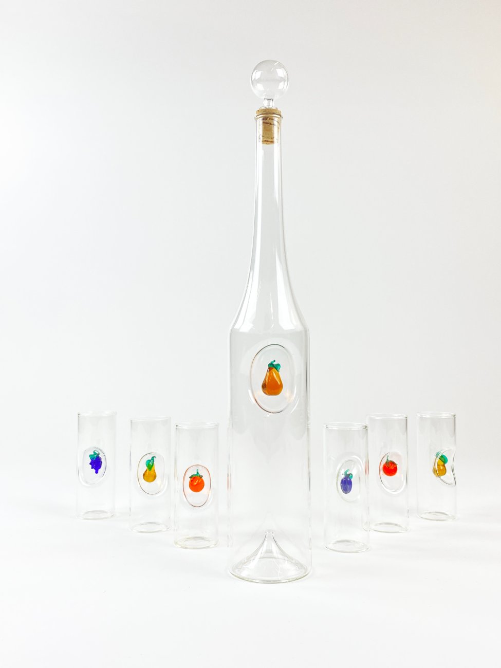 HN1862-grafinai-1 Stiklinių grafino ir 6 vnt. taurelių (50 ml) su vaisių figūromis komplektas