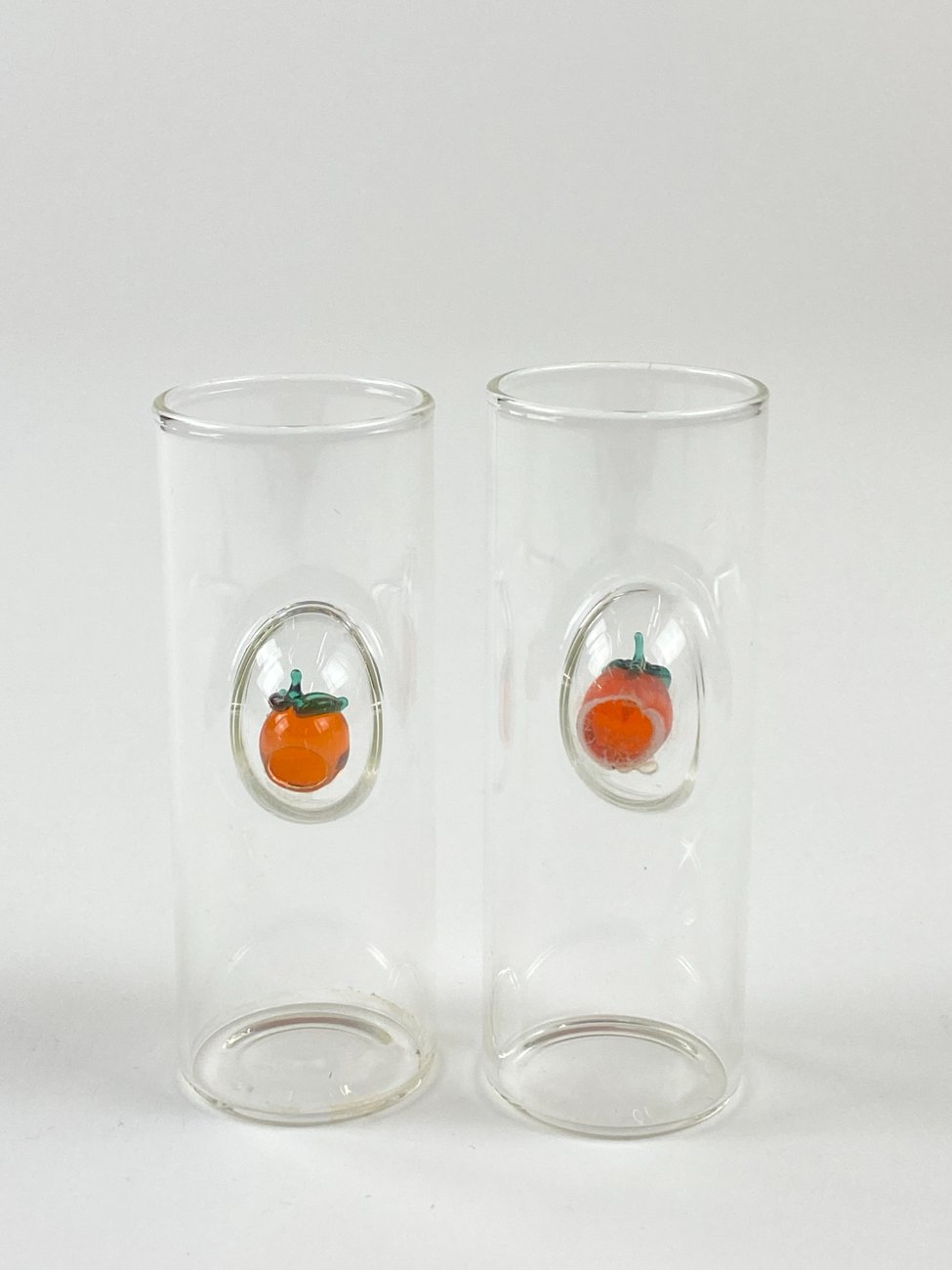 HN1862-grafinai-11 Stiklinių grafino ir 6 vnt. taurelių (50 ml) su vaisių figūromis komplektas