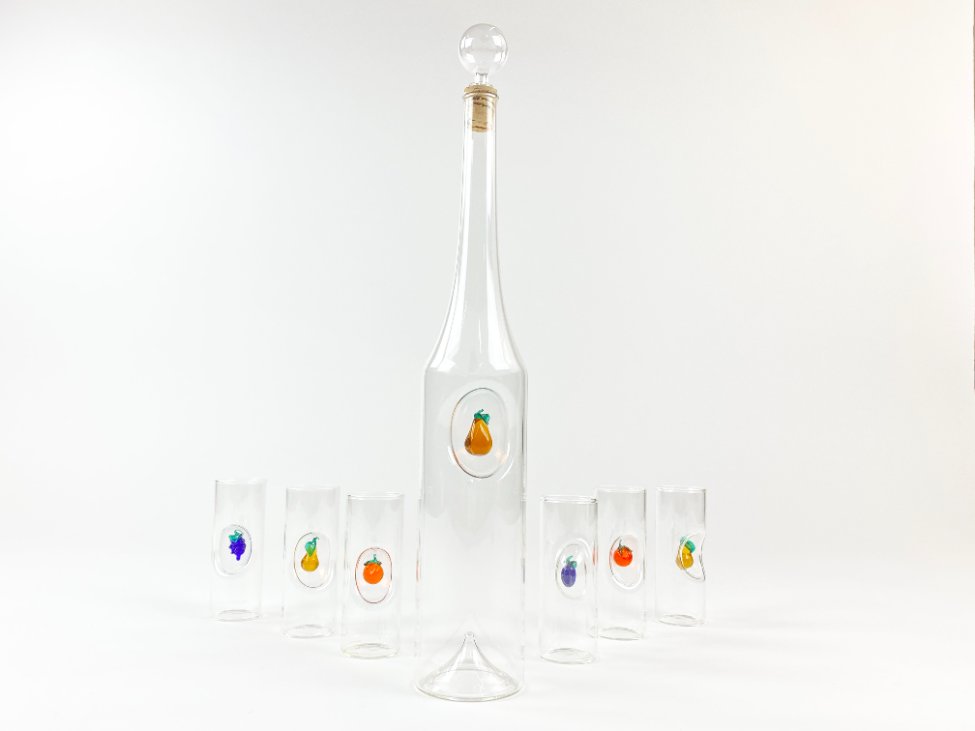 HN1862-grafinai-2 Stiklinių grafino ir 6 vnt. taurelių (50 ml) su vaisių figūromis komplektas