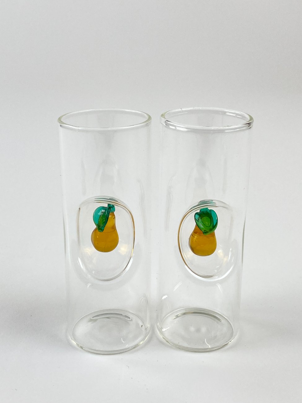 HN1862-grafinai-8 Stiklinių grafino ir 6 vnt. taurelių (50 ml) su vaisių figūromis komplektas