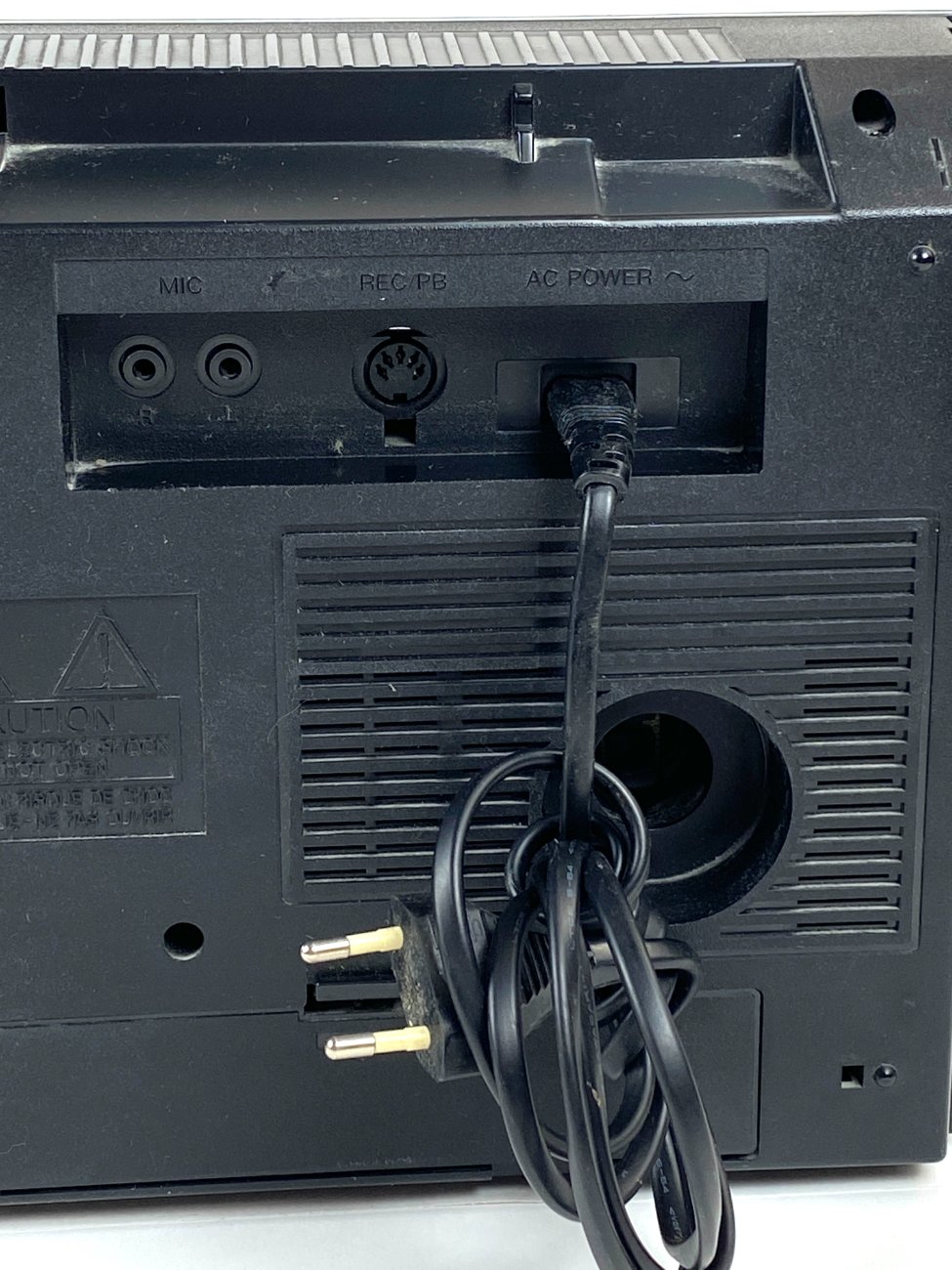 HN1864-senoviniai-radijo-aparatai-10 Toshiba RT-6075 nešiojamas magnetofonas ir radijo imtuvas 11x43x23 cm