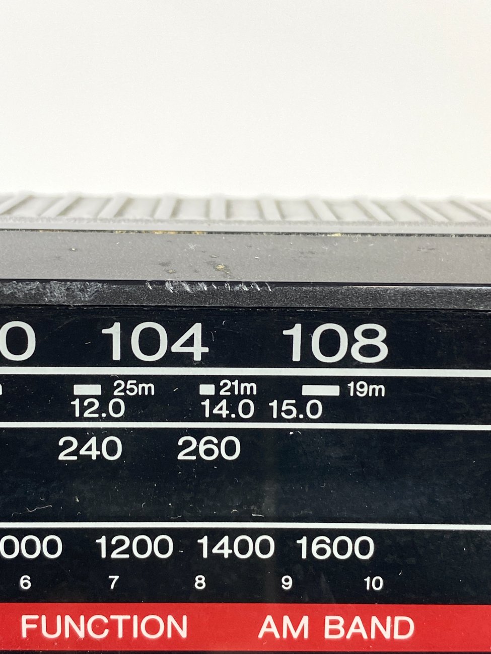 HN1864-senoviniai-radijo-aparatai-12 Toshiba RT-6075 nešiojamas magnetofonas ir radijo imtuvas 11x43x23 cm