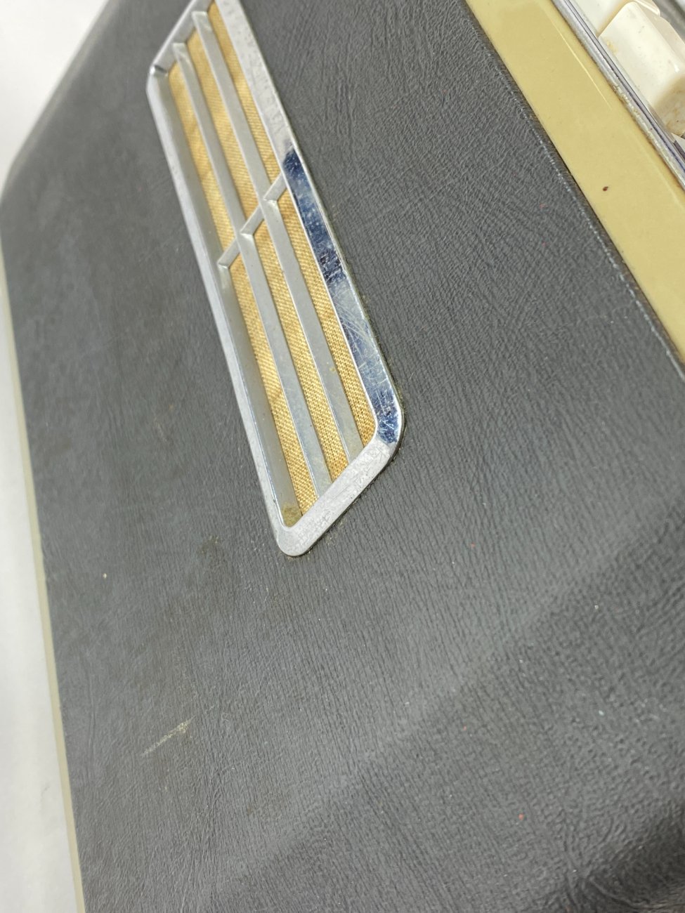 HN1865-senoviniai-radijo-aparatai-12 Vintažinis Schaub-Lorenz Touring T50 radijo imtuvas 10x31x24 cm