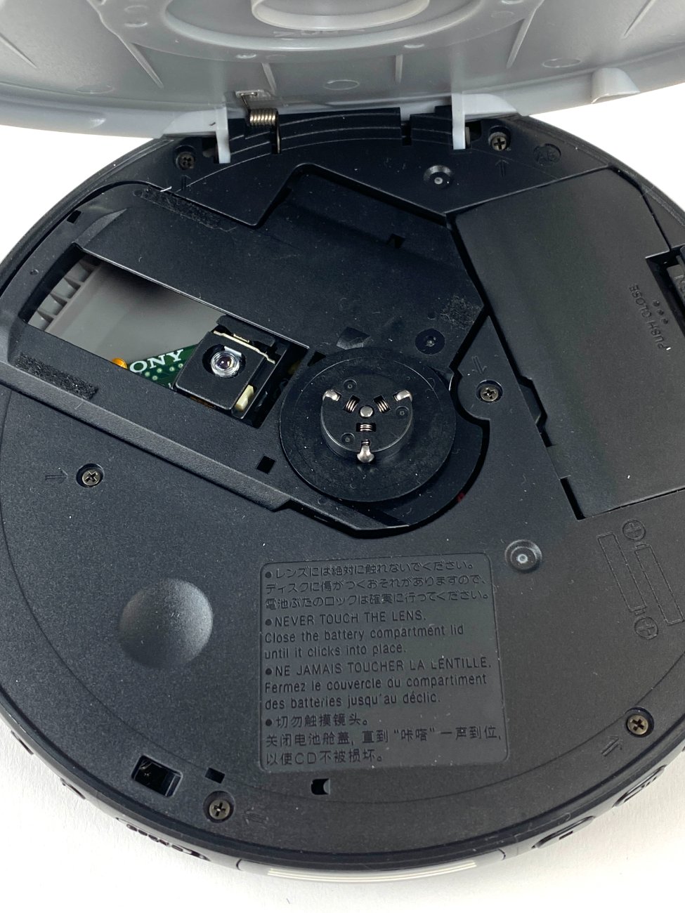 HN1868-kita-technika-6 Sony CD Walkman D-EJ021 nešiojamas CD grotuvas 14x14x2,5 cm