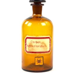 Vintažinis rudo stiklo medicininis butelys – grafinas “Carbon tetrachloratum” 10,5×10,5×21 cm