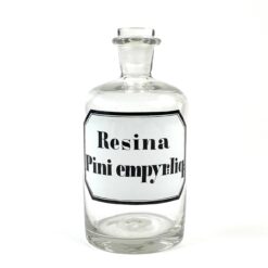 Vintažinis stiklinis medicininis butelys – grafinas “Resina Pini empyr liq” 8x8x17 cm
