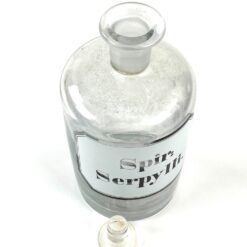 Vintažinis stiklinis medicininis butelys – grafinas “Spir Serpylli” 8,5×8,5×17 cm