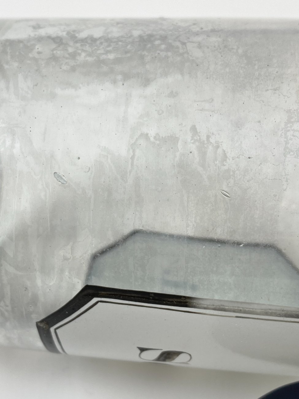 HN1878-buteliai-9 Vintažinis stiklinis medicininis butelys – grafinas “Spir Serpylli” 8,5×8,5×17 cm