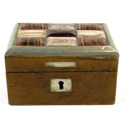 Senovinė medinė dėžutė su Karlsbad Sprudelstein akmeniu 6x8x5 cm