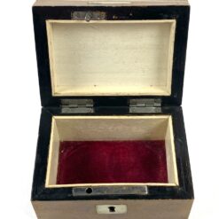 Senovinė medinė dėžutė su Karlsbad Sprudelstein akmeniu 6x8x5 cm