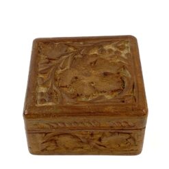 Senovinė augalų lapų motyvais drožinėta medinė dėžutė 11,5×11,5×6,5 cm