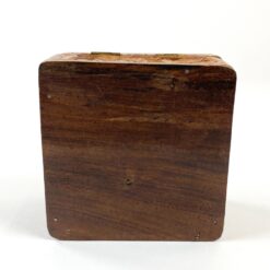 Senovinė augalų lapų motyvais drožinėta medinė dėžutė 11,5×11,5×6,5 cm