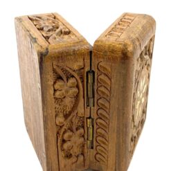 Senovinė inkrustuota, augalų motyvais drožinėta medinė dėžutė 6×7,5×4,5 cm