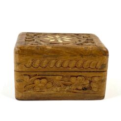 Senovinė inkrustuota, augalų motyvais drožinėta medinė dėžutė 6×7,5×4,5 cm
