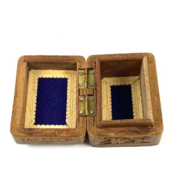 Senovinė inkrustuota, augalų motyvais drožinėta medinė dėžutė 6×7,5×4,5 cm