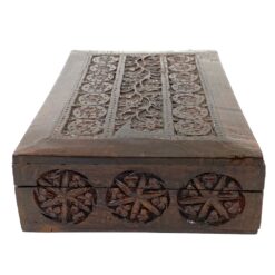 Augalų motyvais drožinėta medinė dėžutė 18×28,5×6,5 cm