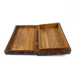 Augalų motyvais drožinėta medinė dėžutė 18×28,5×6,5 cm