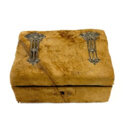 Medinė dėžutė su žalvario detalėmis, apvilkta eko oda 11,5×15,5×6,5 cm