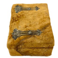 Medinė dėžutė su žalvario detalėmis, apvilkta eko oda 11,5×15,5×6,5 cm