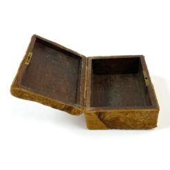 Medinė dėžutė su žalvario detalėmis, apvilkta eko oda 11,5×15,5×6,5 cm