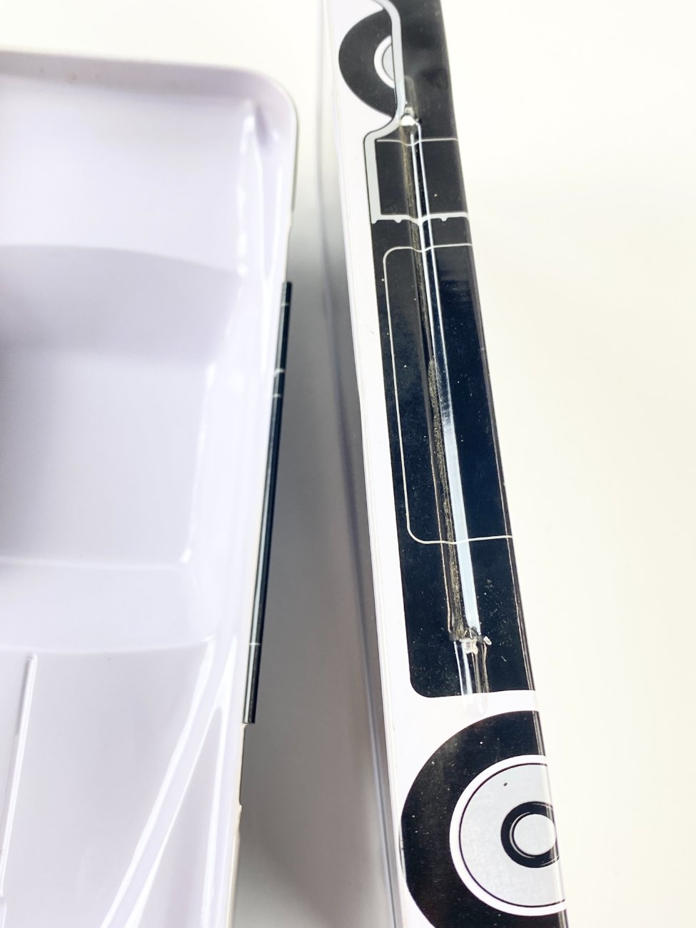 HN1892-kiti-indai-10 Vintažinė skardinė dėžutė “Mašina” 20,5x9x5 cm