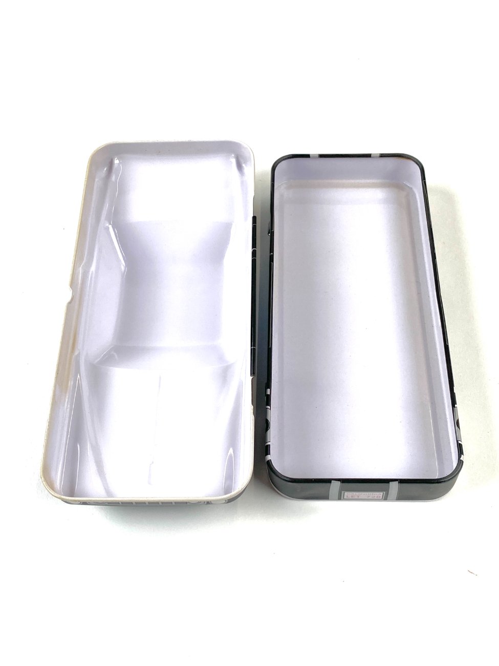 HN1892-kiti-indai-6 Vintažinė skardinė dėžutė “Mašina” 20,5x9x5 cm