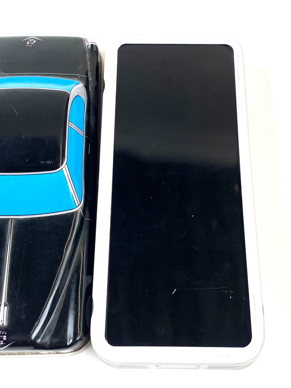 HN1892-kiti-indai-8 Vintažinė skardinė dėžutė “Mašina” 20,5x9x5 cm