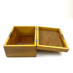 Inkrustuota medinė dėžutė su herbo atvaizdu 19,5x26x12,5 cm