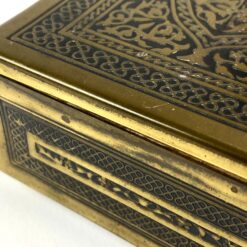 Vintažinė dėžutė iš žalvario ir medžio 10x9x4,5 cm