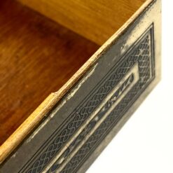 Vintažinė dėžutė iš žalvario ir medžio 10x9x4,5 cm