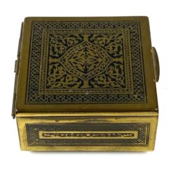 Vintažinė dėžutė iš žalvario ir medžio 10x9x4,5 cm