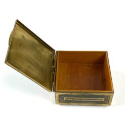 Vintažinė dėžutė iš žalvario ir medžio 10x9x4,5 cm