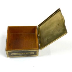 Vintažinė dėžutė iš žalvario ir medžio 10x9x4,5 cm