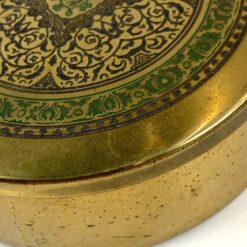 Apvali žalvarinė dėžutė su raštais dekoruotu dangteliu 8,5×8,5×3 cm