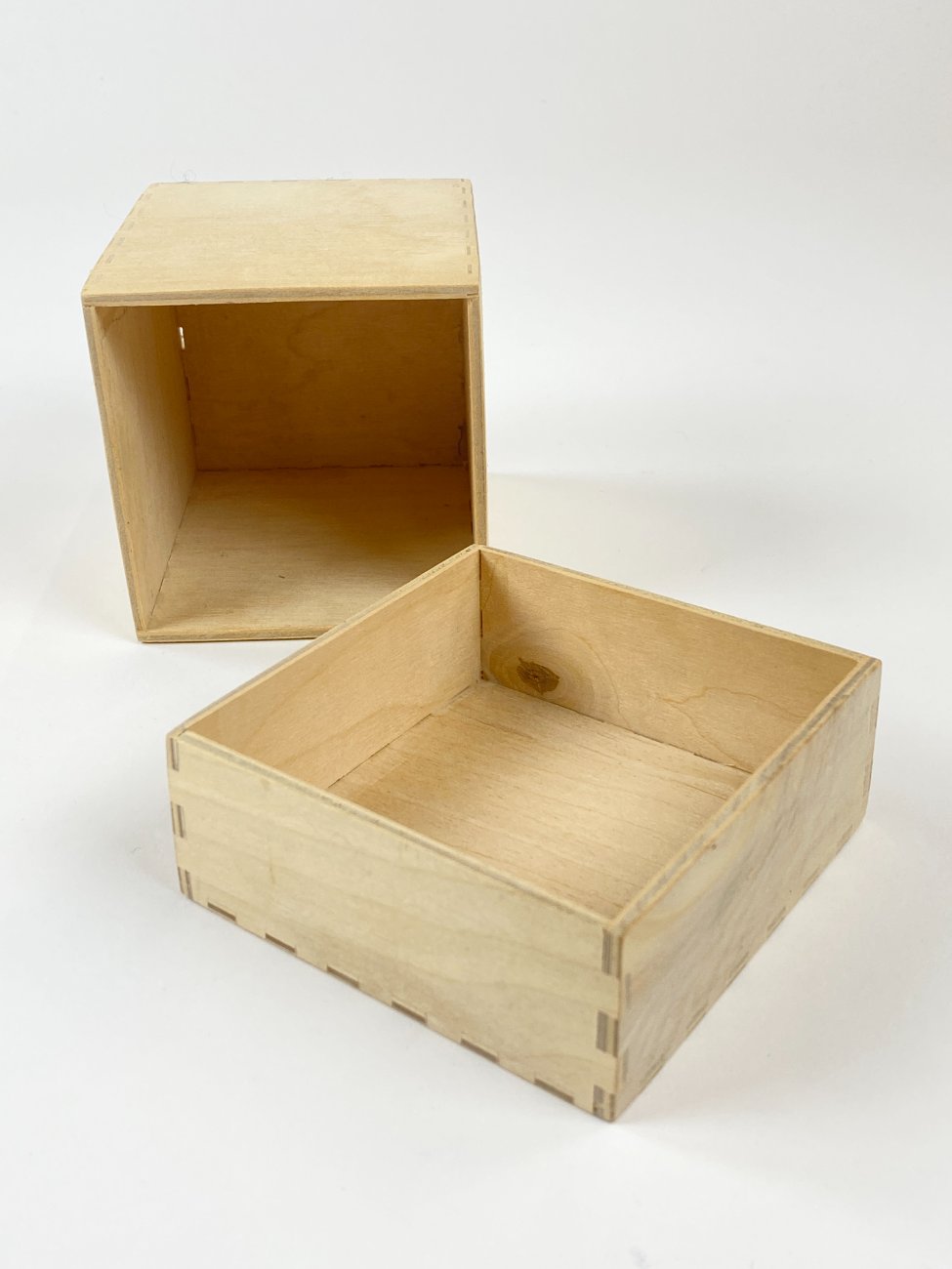 HN1912-dezutes-skryneles-5 Medinė dėžutė 10,5×10,5×11,5 cm