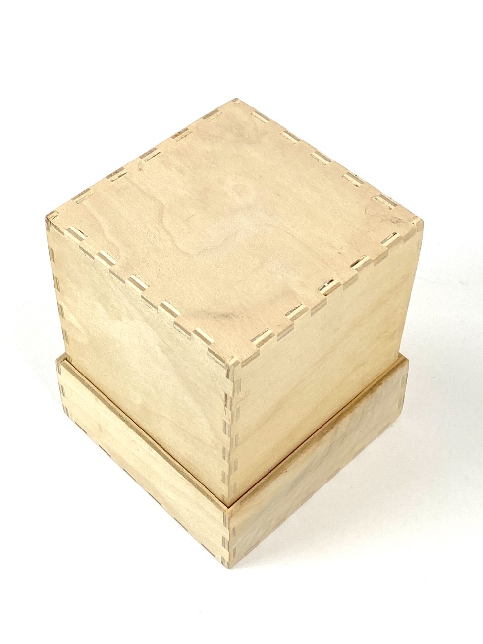 HN1912-dezutes-skryneles-6 Medinė dėžutė 10,5×10,5×11,5 cm