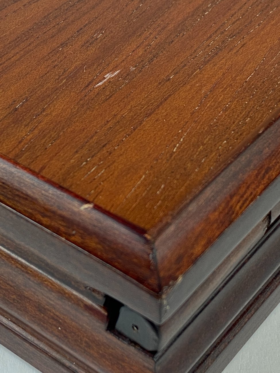 HN1913-dezutes-skryneles-10 Raudonmedžio dėžutė 13,5×17,5×5 cm