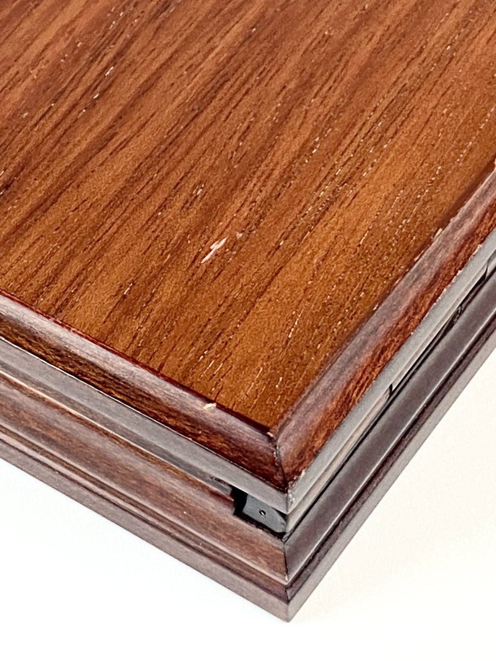 HN1913-dezutes-skryneles-12 Raudonmedžio dėžutė 13,5×17,5×5 cm