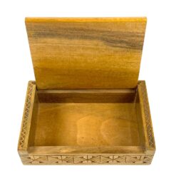 Medinė drožinėta dėžutė 8,5×12,5×3 cm