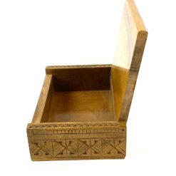 Medinė drožinėta dėžutė 8,5×12,5×3 cm