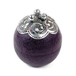 Apvali medinė dėžutė su metaline apdaila 5x5x6 cm