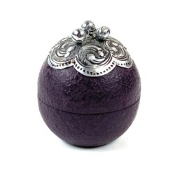 Apvali medinė dėžutė su metaline apdaila 5x5x6 cm