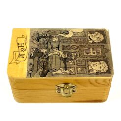 Medinė dėžutė, dekupuota filmo "Harold and Maude" motyvais 10x7x5 cm