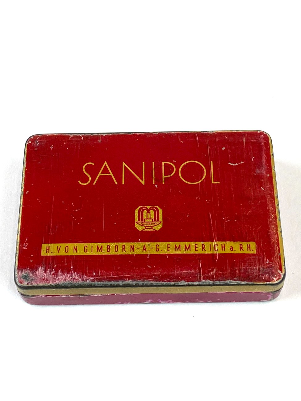HN1931-kiti-indai-1 Vintažinė skardinė vaistų dėžutė “Sanipol” 7×10,5×2 cm
