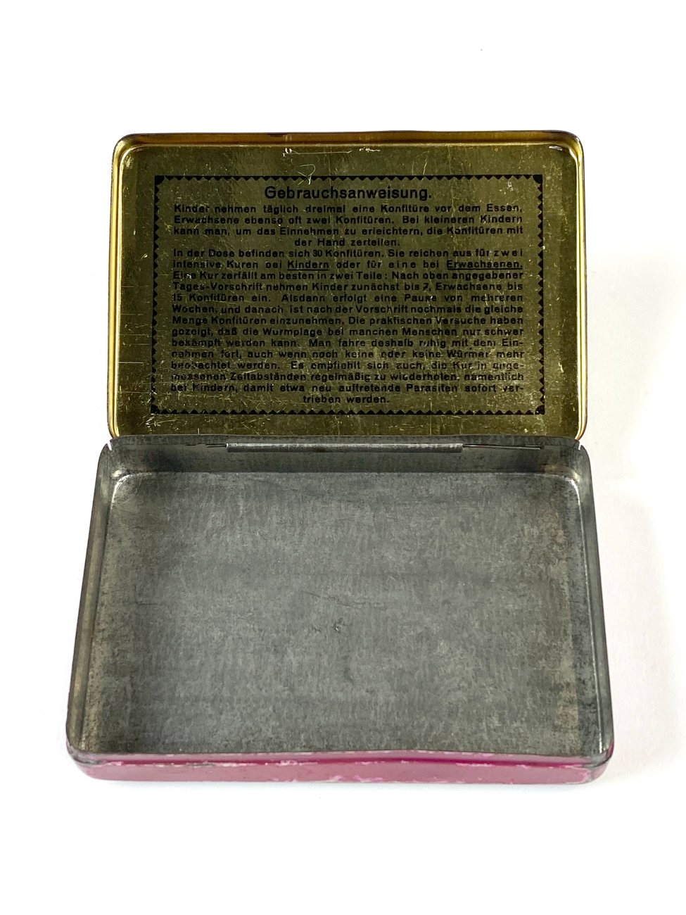 HN1931-kiti-indai-5 Vintažinė skardinė vaistų dėžutė “Sanipol” 7×10,5×2 cm