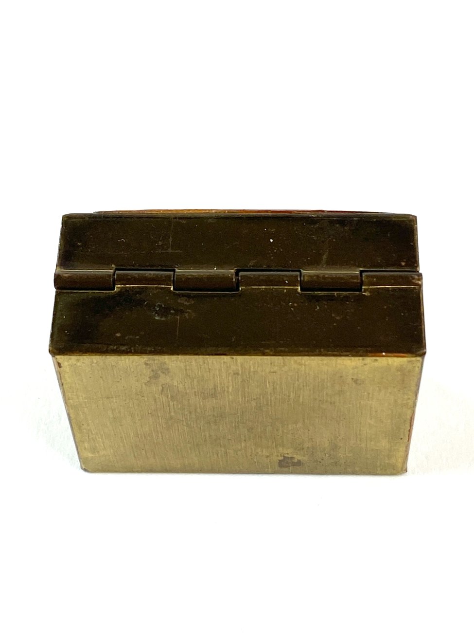 HN1933-interjero-ir-apdailos-detales-10 Miniatiūrinė žalvarinė dėžutė su epoksido liejiniu ant dangtelio 3x4x2 cm