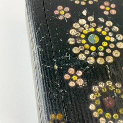 Medinė juodos spalvos dėžutė, dekoruota gėlių motyvais 8,5x12x4,5 cm