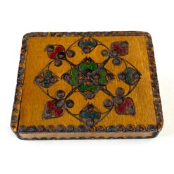 Miniatiūrinė medinė dėžutė 7x8,5x1,5 cm