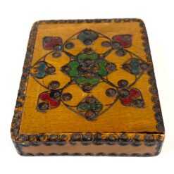 Miniatiūrinė medinė dėžutė 7×8,5×1,5 cm